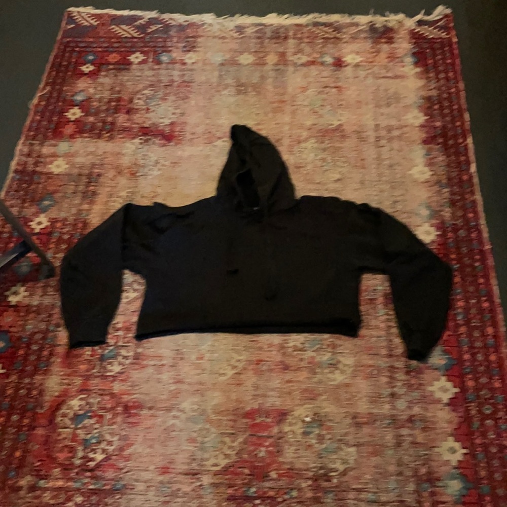 Oliveaceous black crop hoodie size medium. Like new